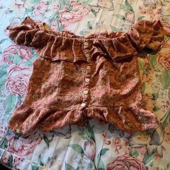 American Eagle Outfitters Tops - American Eagle Ladies Top Size Small